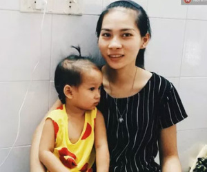 Sức khỏe cháu bé bị cả nồi canh dội vào người đang tiến triển tốt