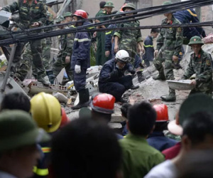 “Tôi thấy cánh tay vẫy kêu cứu từ ngôi nhà sập”