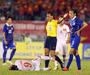 CĐV kêu gọi không tấn công trọng tài, giữ thể diện quốc gia