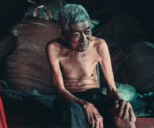 Cuộc sống khốn khổ của hai cụ già gần trăm tuổi