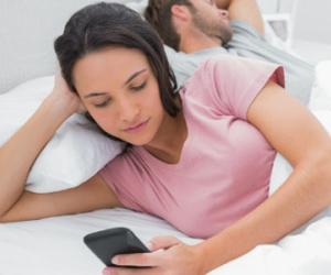Mùa hè, phụ nữ muốn ngoại tình nhiều hơn nam giới