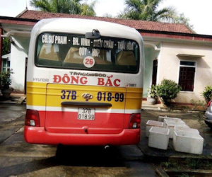 Phát hiện xe buýt vận chuyển 6 thùng nội tạng thối