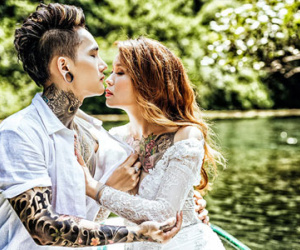 Ảnh cưới táo bạo của chàng trai Kiên Giang chi 200 triệu xăm gần kín cơ thể