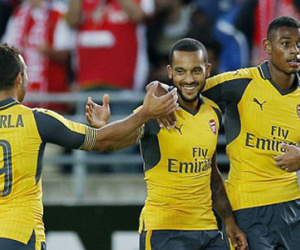 Arsenal vùi dập Viking 8-0, Dortmund bị Sunderland cầm hòa