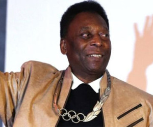 Pele lỡ cơ hội thắp đuốc Olympic vì bị bệnh