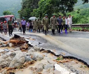 Thông xe tuyến quốc lộ 4D từ TP Lào Cai lên Sa Pa sau mưa lũ