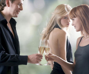 Vợ bất hạnh: Để chồng có vợ bé, vẫn bị ly hôn