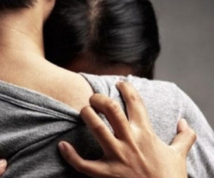 Bí thư xã bị đình chỉ công tác vì "cặp bồ" với cấp dưới