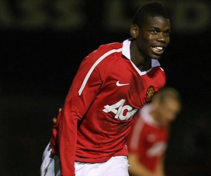 Pogba bí mật đến Manchester kiểm tra y tế