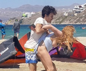 Thêm loạt ảnh Lindsay Lohan bị hôn phu đánh giữa bãi biển