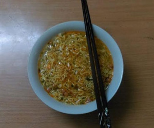Ăn nhiều mì tôm bị ung thư dạ dày?