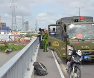 Bỏ xe trên cầu, thanh niên nhảy sông Sài Gòn tự tử