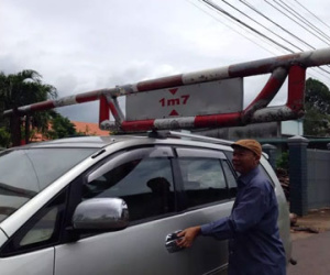 Đi làm 2 km, mỗi ngày mất 70.000 đồng cho... trạm thu phí