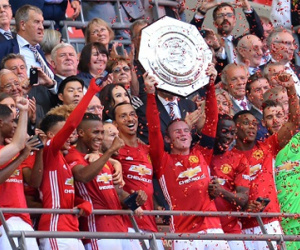Ibra tỏa sáng, M.U vô địch Siêu cúp trong ngày đón Pogba
