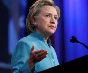 Ông Trump: Bà Clinton là người bất ổn