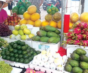 Quả TQ mác VN: Tiểu thương nói có, quản lý bảo không