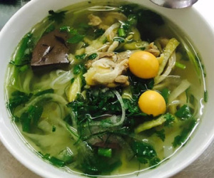 Quán phở gà siêu đắt khách, 3 giờ bán 500 bát tại Hà Nội