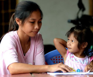 Ảnh: Cuộc sống mới đầy tình yêu thương của 2 bé gái bị trao nhầm