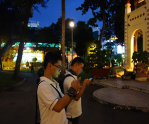 Dễ bị hỏng mắt, mắc bệnh tâm thần… vì nghiện chơi Pokemon Go