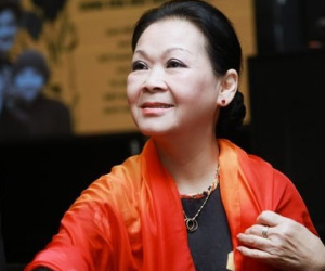 Khánh Ly lần đầu song ca cùng Hồng Nhung tại Hà Nội