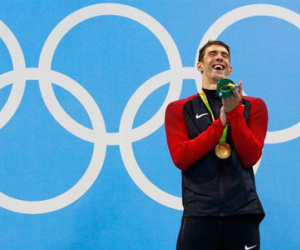 Vì sao Phelps cười khoái trá trong lúc hát quốc ca?