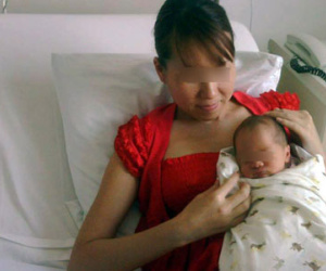 Vụ ông già 76 tuổi bị tố xâm hại trẻ ở chung cư: Người mẹ không ký vào biên bản hoà giải