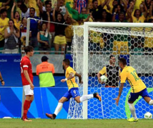Brazil thoát hiểm nhờ chiến thắng tưng bừng trước Đan Mạch