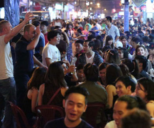 Đi chơi đêm khổ hơn... ăn cắp