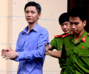 Gần 30 giang hồ cầm mã tấu tìm đối thủ truy sát