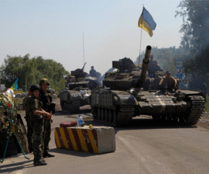 Tổng thống Ukraine ra lệnh quân đội gần Crimea sẵn sàng chiến đấu