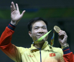 Tuổi thơ ba năm không mẹ của Hoàng Xuân Vinh