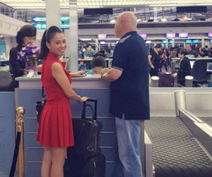 Thu Minh thắm thiết tiễn chồng đi công tác giữa scandal nợ nần