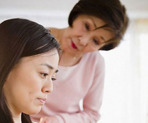 Tôi mệt mỏi với cách soi mói của mẹ chồng