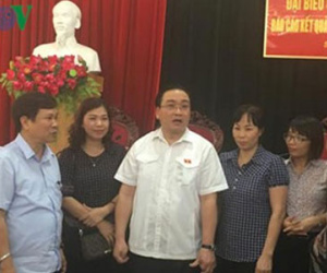 Bức xúc ô nhiễm, cử tri mời Bí thư Hà Nội "vi hành"