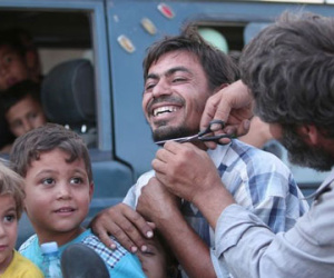 Dân Syria đốt mạng che mặt, cắt râu sau khi IS tháo chạy