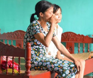 Xông vào nhà tịch thu cả giường ngủ để ép dân nghèo nộp tiền