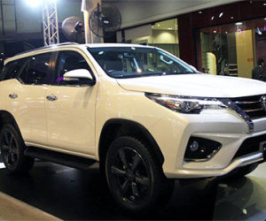Toyota lãi 390 tỷ đồng mỗi tháng nhờ bán xe hơi cho người Việt
