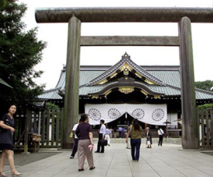 Thủ tướng Nhật Bản gửi đồ lễ viếng Đền Yasukuni