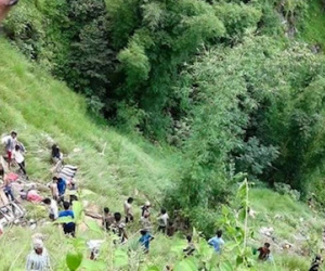 Xe buýt rơi xuống vực ở Nepal, ít nhất 33 người chết
