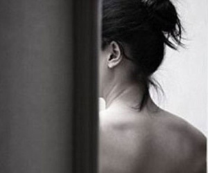 Dọa giữ ảnh khỏa thân, ép cô giáo đưa 1 triệu