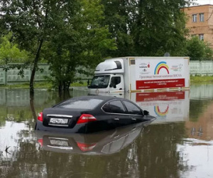 Moscow chìm trong biển nước do mưa lớn kỉ lục