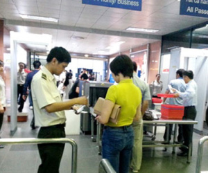 Nữ hành khách 19 tuổi giả mạo giấy tờ đi máy bay giá rẻ