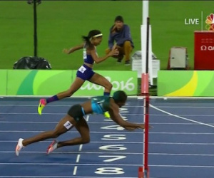 Olympic: Nữ VĐV về nhất cự li 400m nhờ...ngã ở vạch đích