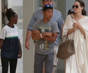Pax Thiên chững chạc khi xuất hiện cùng Angelina Jolie