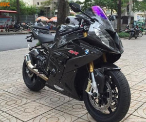 Siêu môtô 758 triệu BMW S1000RR độ carbon "khủng" tại VN