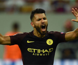 Aguero lập hat-trick sau hai lần hỏng phạt đền, giúp Man City đại thắng