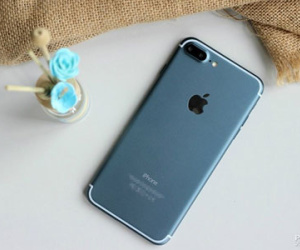 Ảnh iPhone 7 Pro bật nguồn sáng màn hình, vỏ màu mới