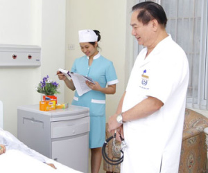 GS hàng đầu đáp lại nghi án mở bụng mà không cắt u