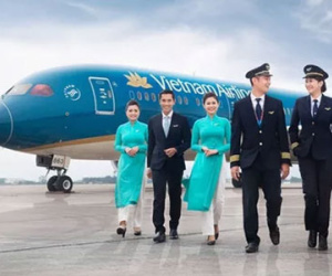 Cấm bay 6 tháng đối với hành khách tát tiếp viên trên máy bay