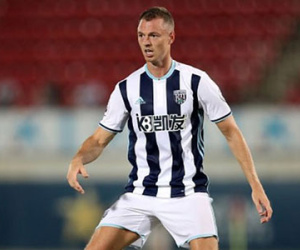 CĐV Arsenal ăn mừng vì Wenger mua hụt Jonny Evans
